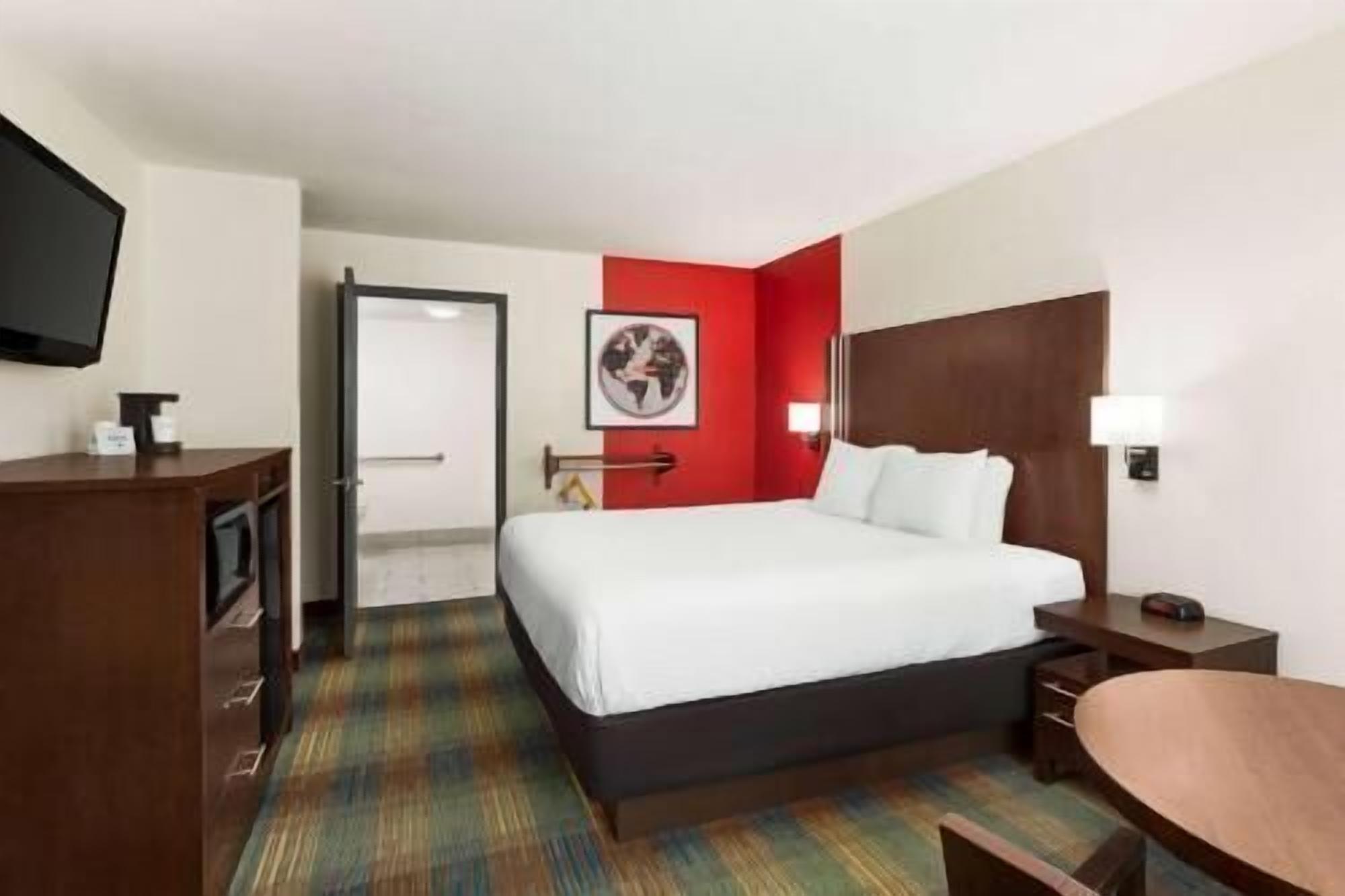 In-room safe, laptop workspace, blackout curtains, iron/ironing board