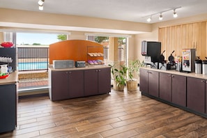Free daily continental breakfast 