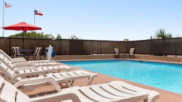 Piscine extérieure (ouverte en saison)