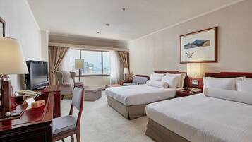 Deluxe Twin Room | Down duvets, minibar, in-room safe, desk