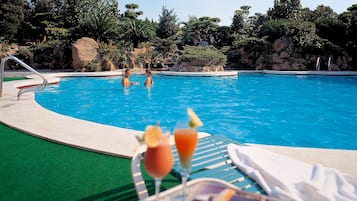 Seasonal outdoor pool, pool umbrellas