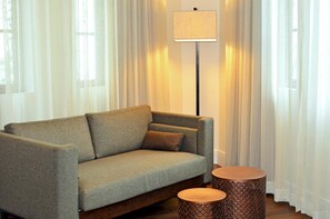 Téléviseur à DEL de 40 po avec télévision par satellite, téléviseur