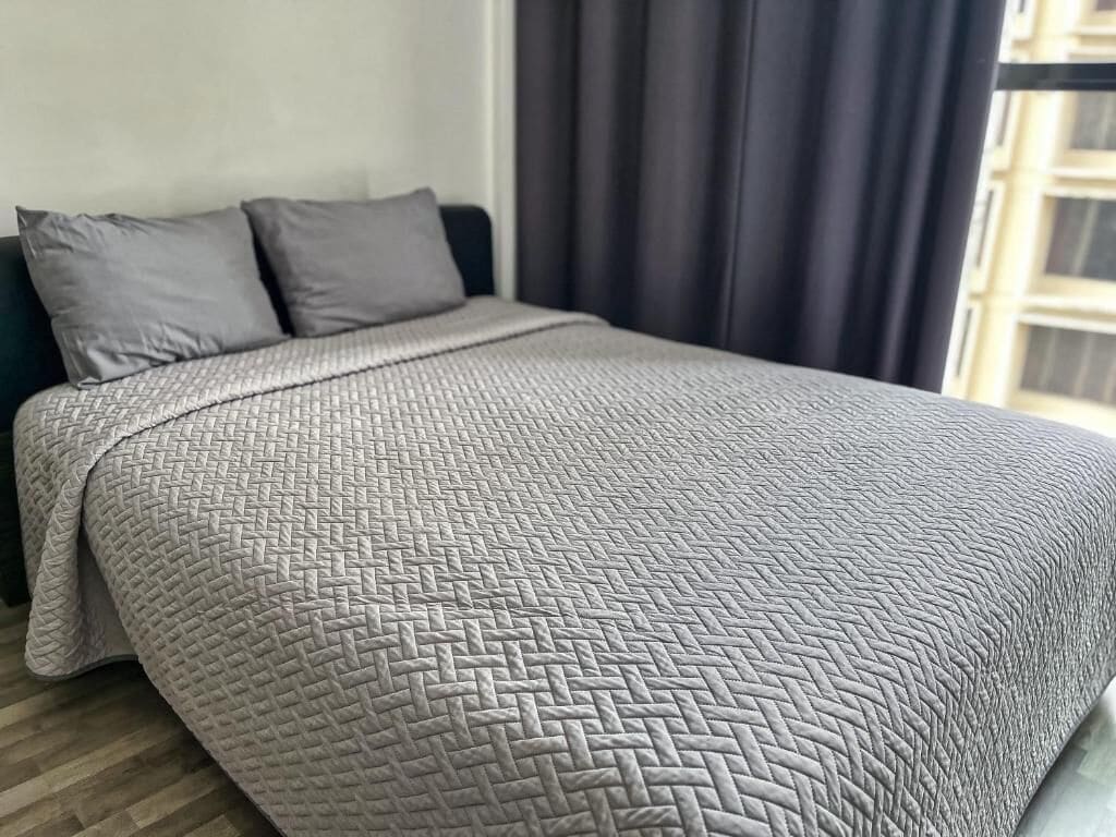 Habitación estándar | Caja fuerte, tabla de planchar con plancha, wifi gratis y ropa de cama