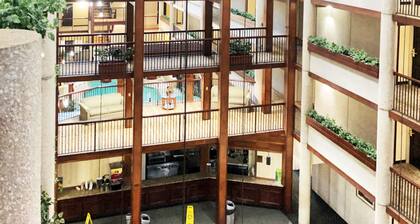 Quality Inn & Suites Downtown North