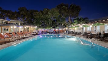Outdoor pool, free cabanas, pool umbrellas