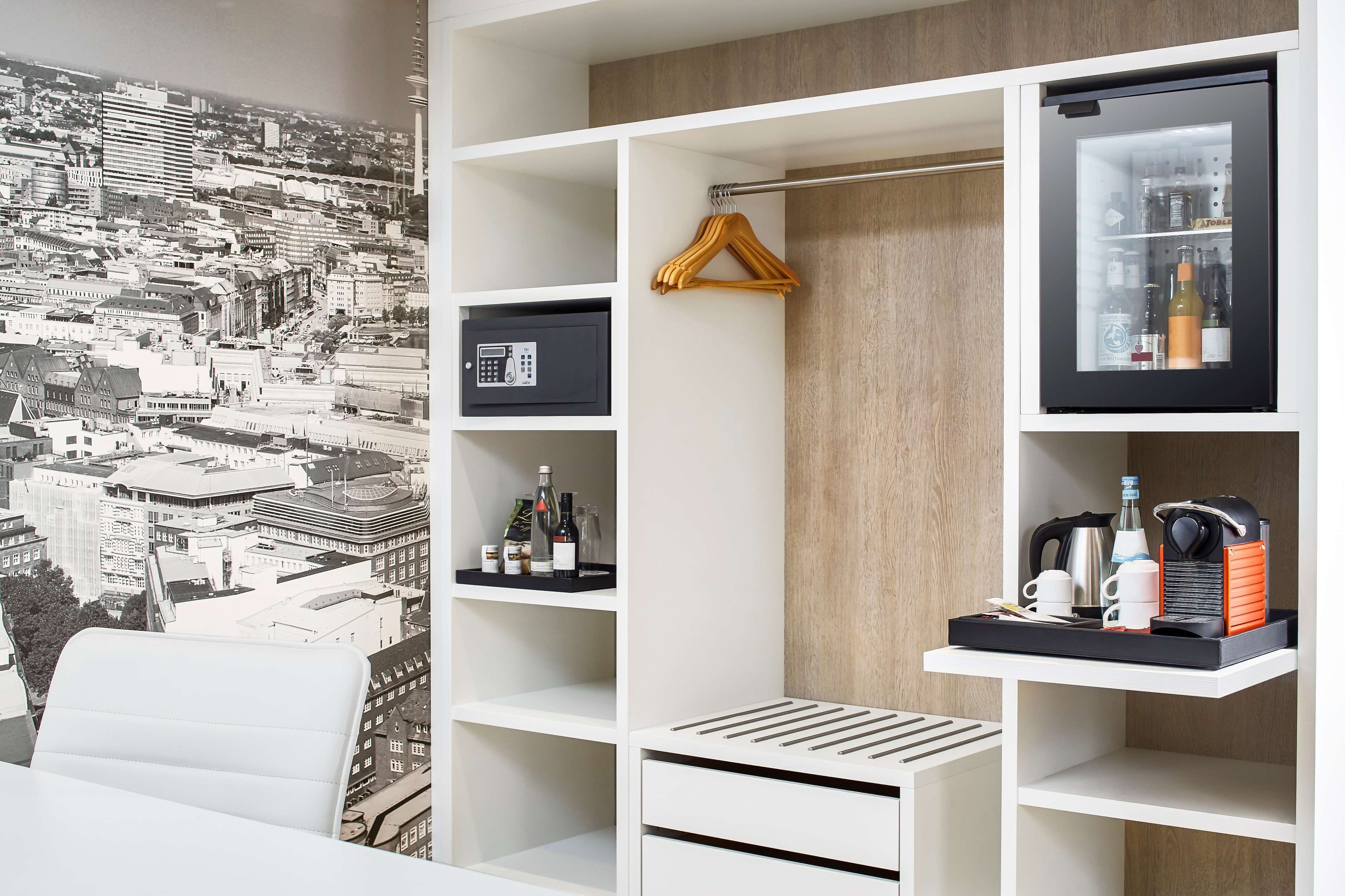 premium bedding, minibar, in-room safe, desk