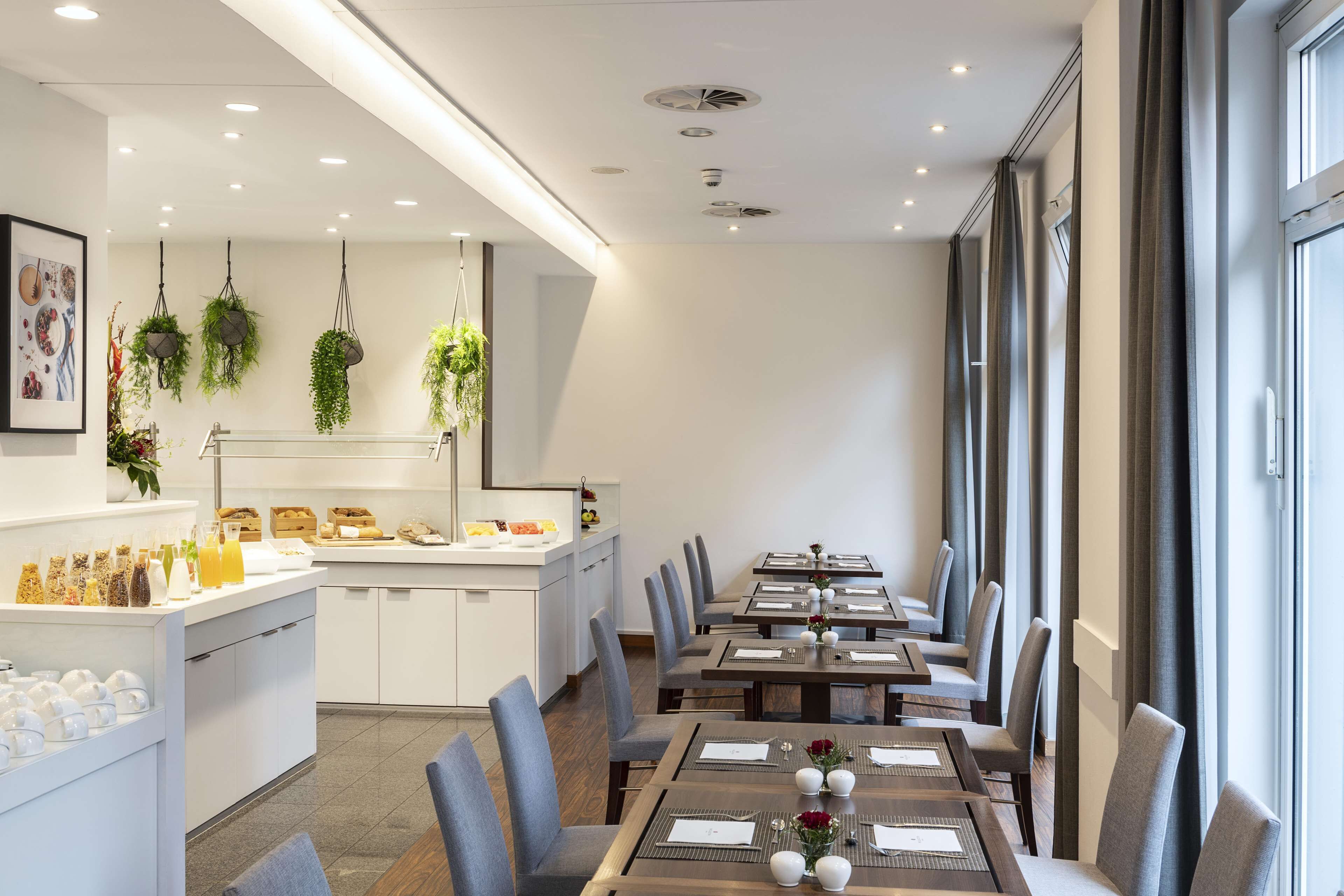 daily buffet breakfast for a fee