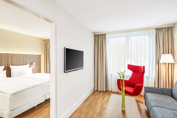 Family Room | Premium bedding, minibar, in-room safe, desk