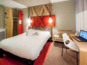 Standard Room, 1 Double Bed | Pillowtop beds, desk, laptop workspace, soundproofing - ibis Quimper (Quimper)