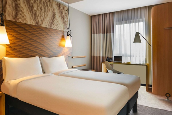 Standard Room, 2 Twin Beds | Pillowtop beds, desk, laptop workspace, soundproofing