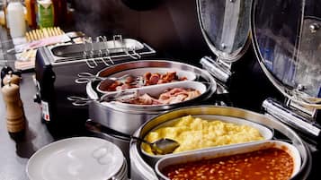 Café da manhã com buffet todos os dias mediante uma taxa