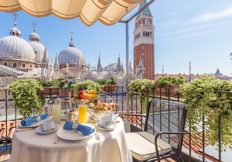 Terraza o patio. Hotel Concordia