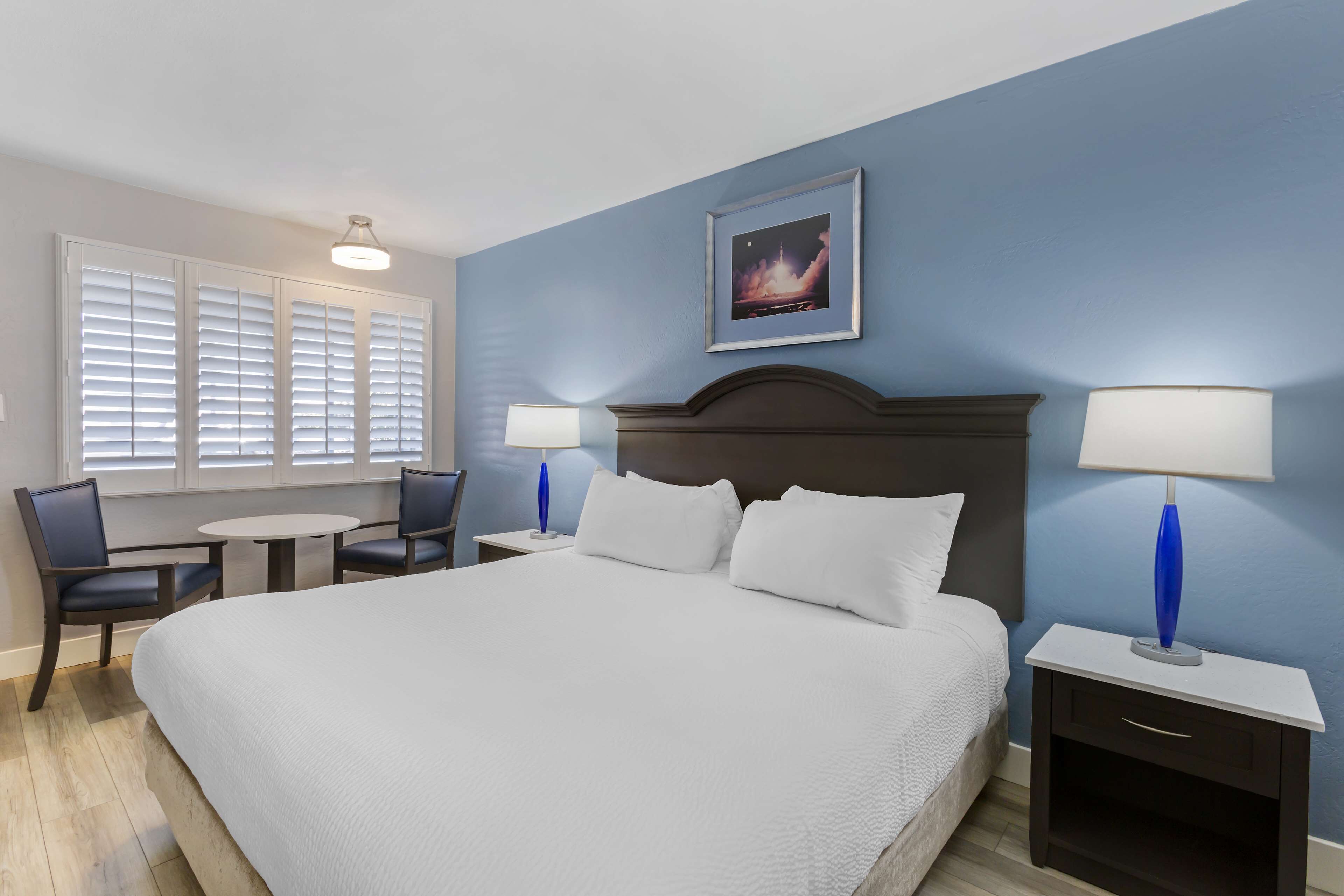 standard room, 1 king bed, non smoking | pillow-top beds, desk, laptop workspace, blackout curtains