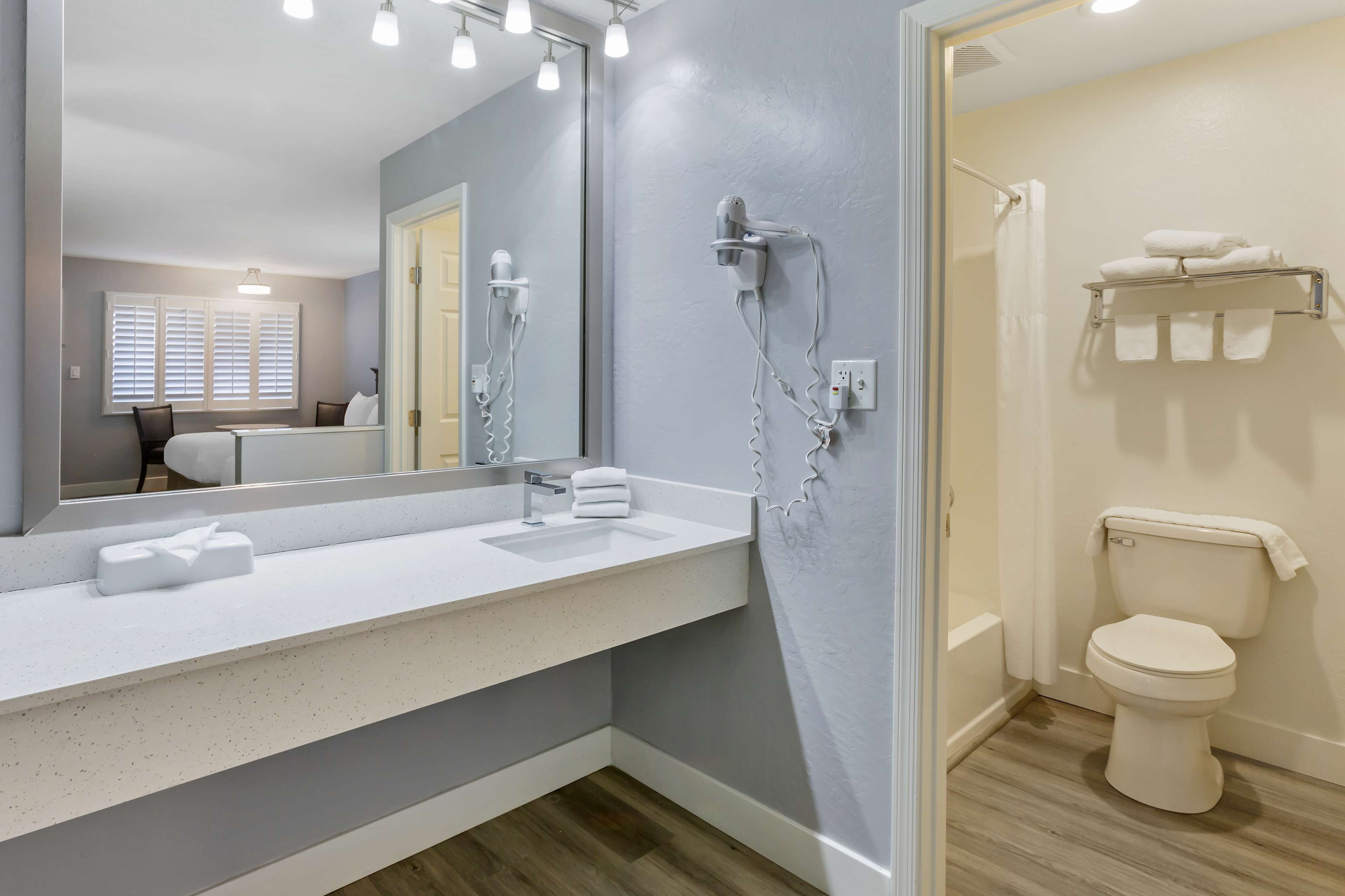 standard room, 2 queen beds, accessible, bathtub | bathroom | hydromassage showerhead, free toiletries, hair dryer, towels