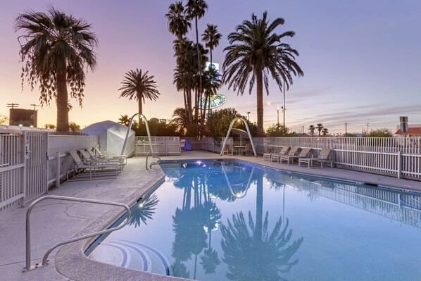 Outdoor pool, sun loungers