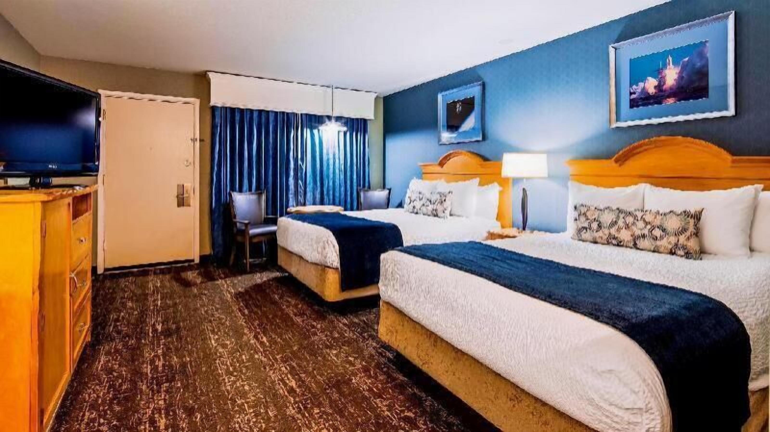 Pillowtop beds, desk, laptop workspace, blackout drapes
