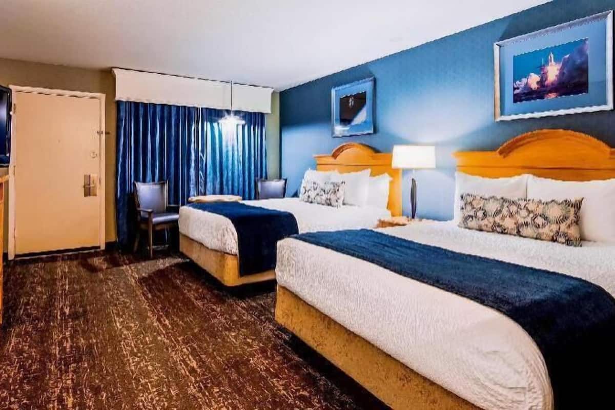 Pillowtop beds, desk, laptop workspace, blackout drapes