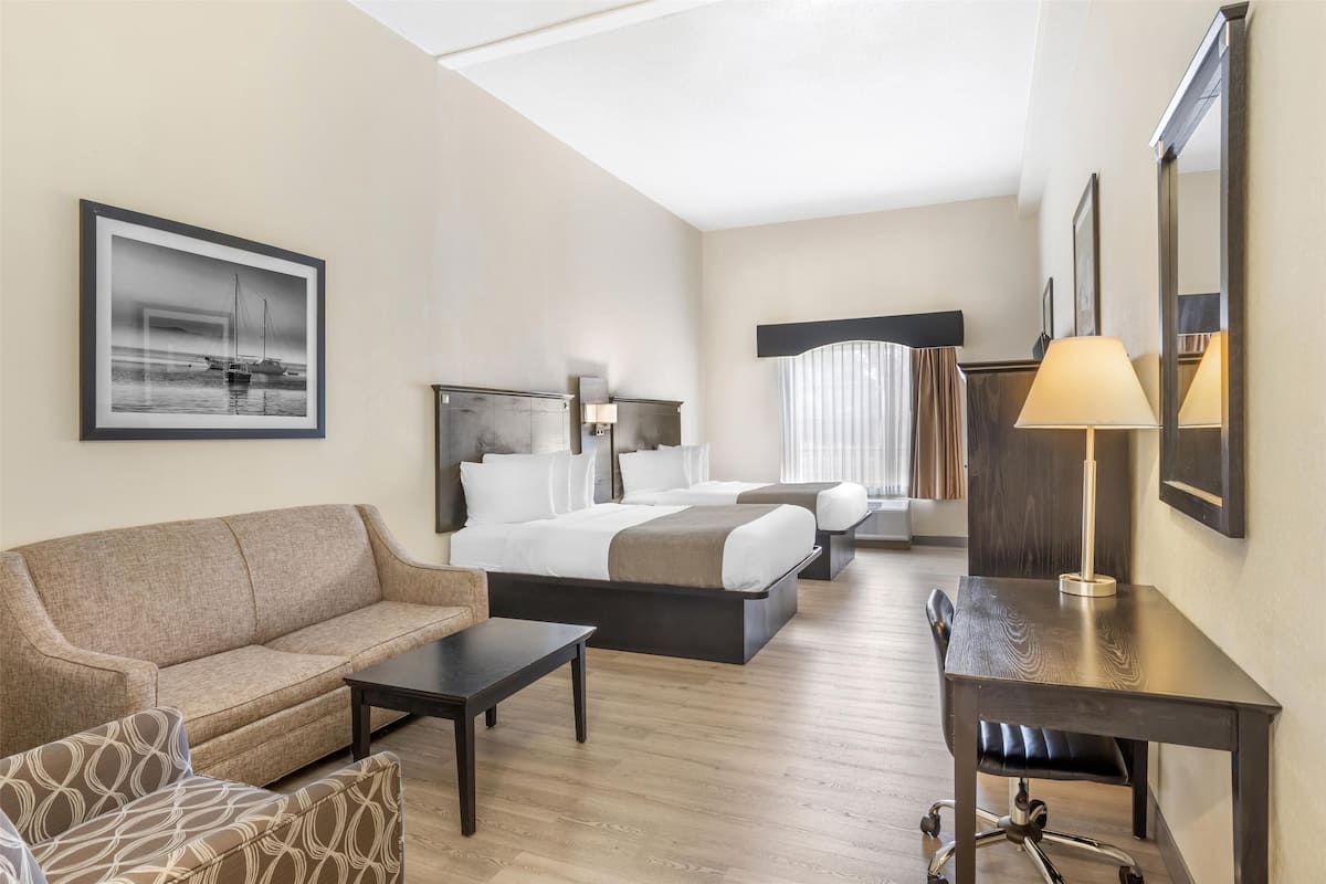 Suite, 2 Queen Beds, Non Smoking, Refrigerator