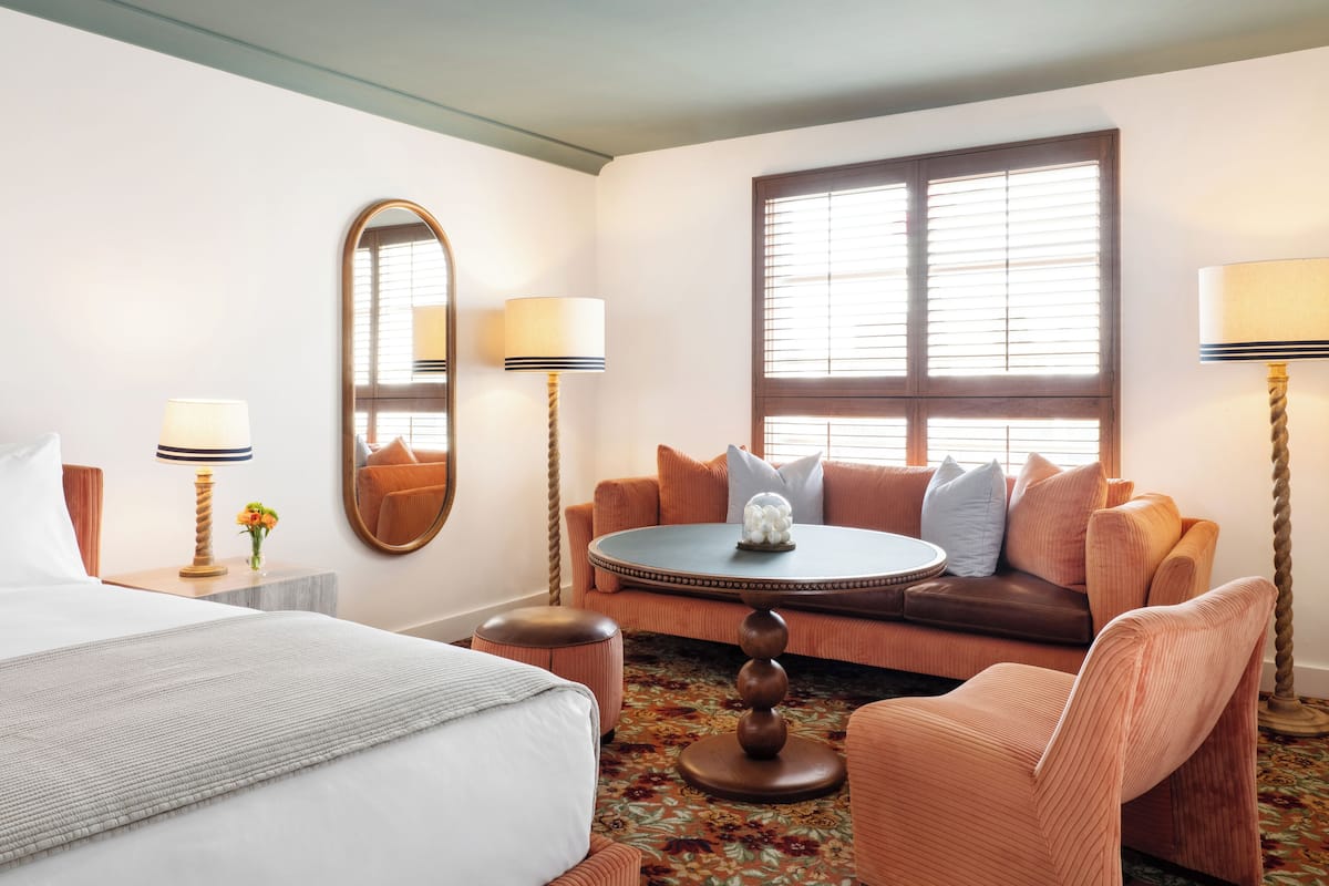 Egyptian cotton sheets, premium bedding, pillowtop beds, minibar