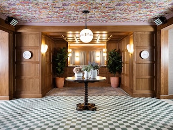 Reception area at Palihouse West Hollywood at Beverly Hills