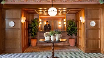 Concierge desk