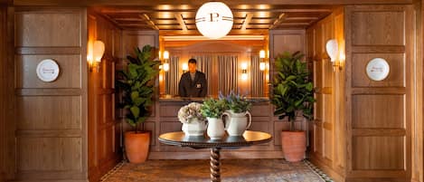 Concierge desk