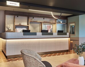 Reception - Leonardo Hotel Dublin Christchurch  (Dublin)