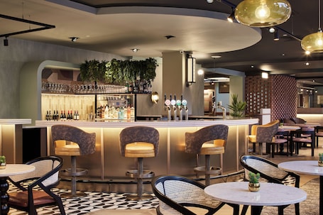 Bar (on property). Leonardo Hotel Dublin Christchurch