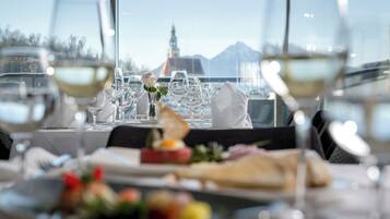 2 Restaurants; Frühstück, Mittagessen und Abendessen werden serviert