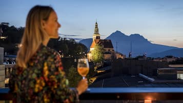 2 Restaurants, Frühstück, Mittagessen, lokale und internationale Küche