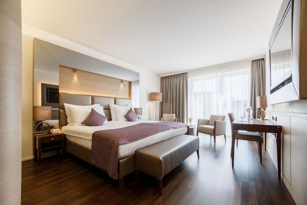 Deluxe Room, Garden View | Egyptian cotton sheets, premium bedding, minibar, in-room safe