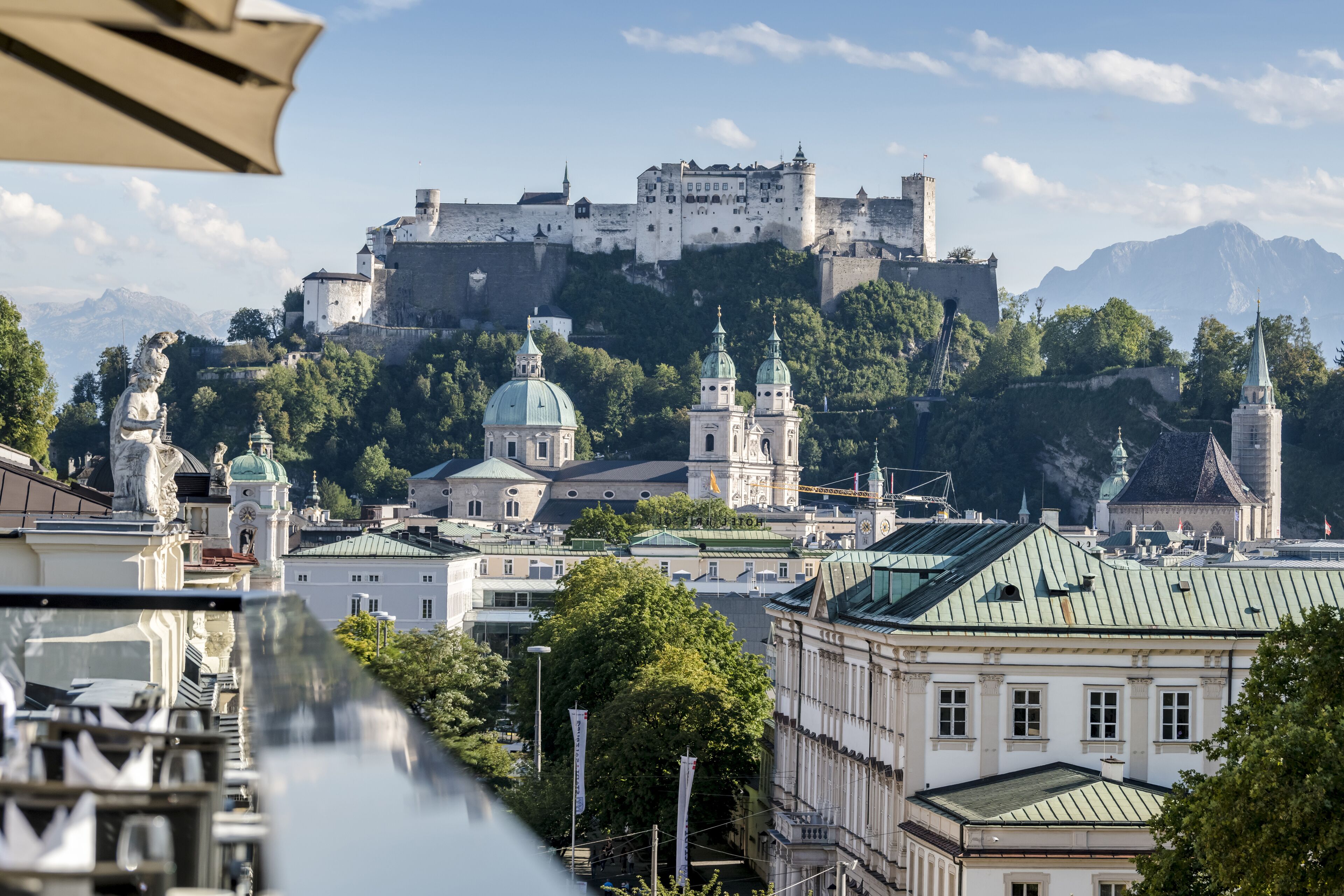 2 restaurants, breakfast, lunch served; local and international cuisine