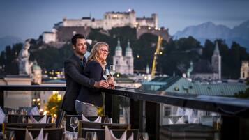 2 restaurants, breakfast, lunch served; local and international cuisine