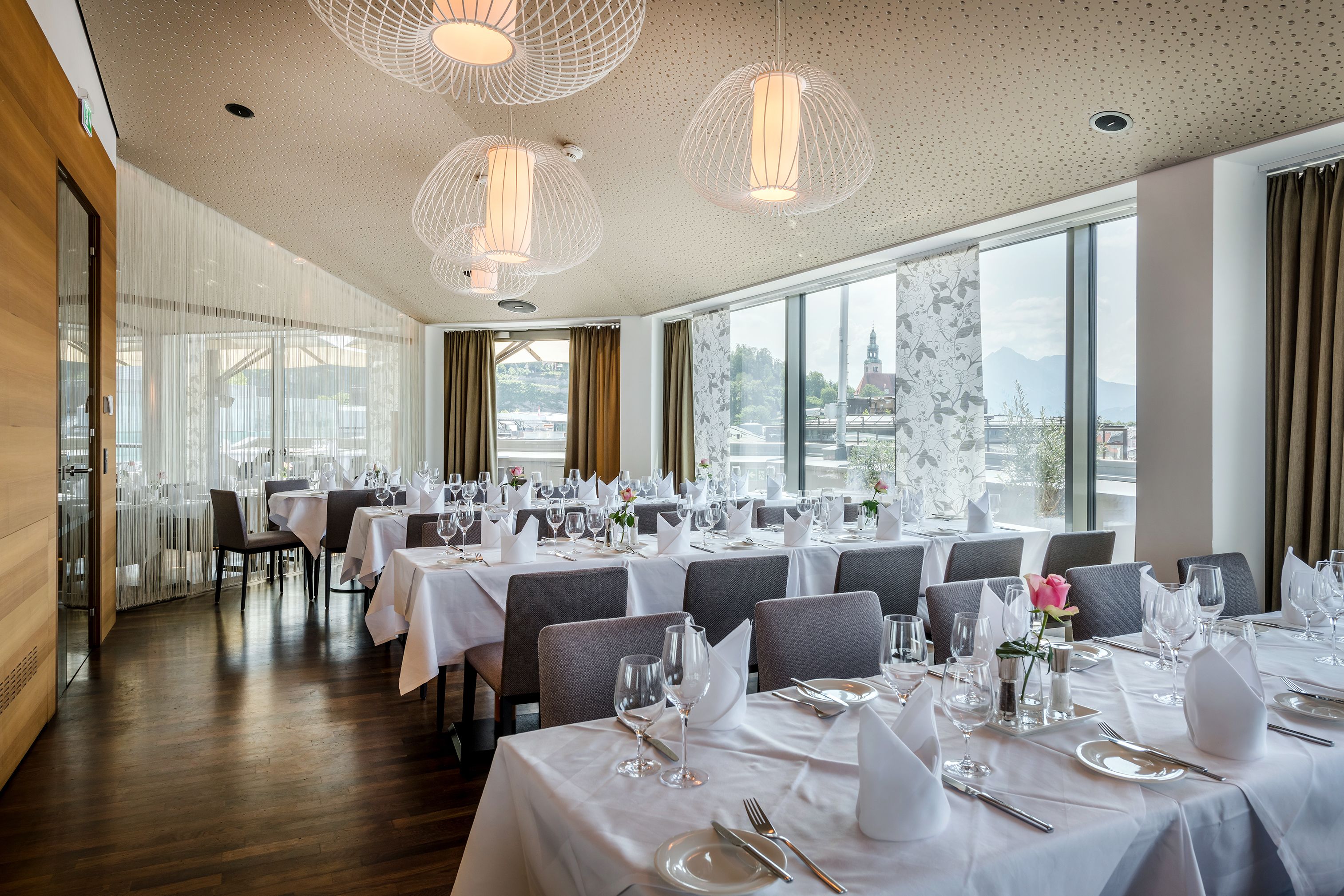 2 restaurants, breakfast, lunch served; local and international cuisine