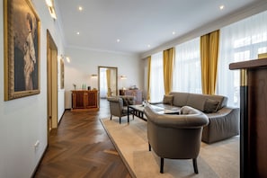 Salzburg Suite | Egyptian cotton sheets, premium bedding, minibar, in-room safe