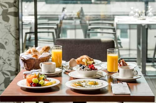 Tägliches Frühstücksbuffet gegen Gebühr