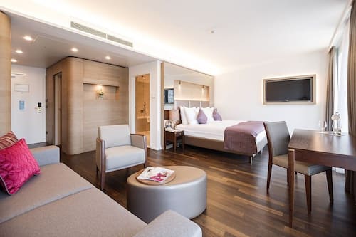 Junior-Suite (XL) | Bettwäsche aus ägyptischer Baumwolle, hochwertige Bettwaren, Minibar