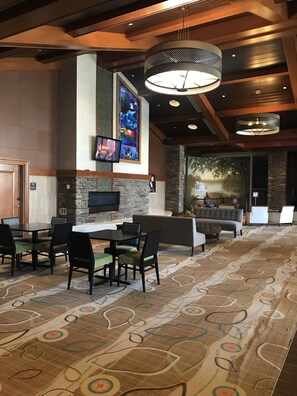 ロビー応接スペース