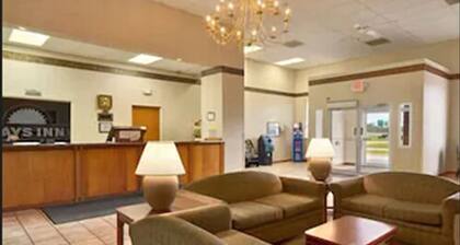 Days Inn by Wyndham St. Louis North