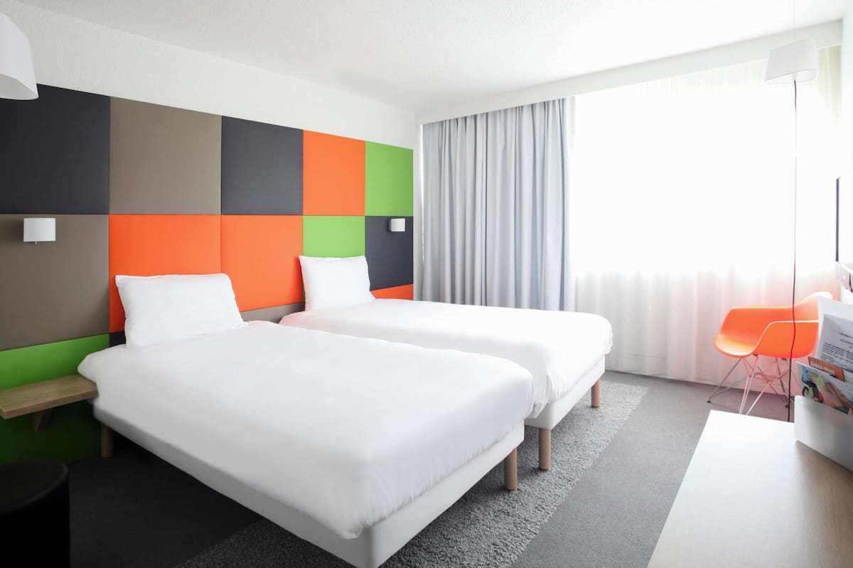 Standard Room, 2 Single Beds | Desk, blackout curtains, soundproofing, iron/ironing board