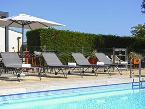 Piscina externa sazonal