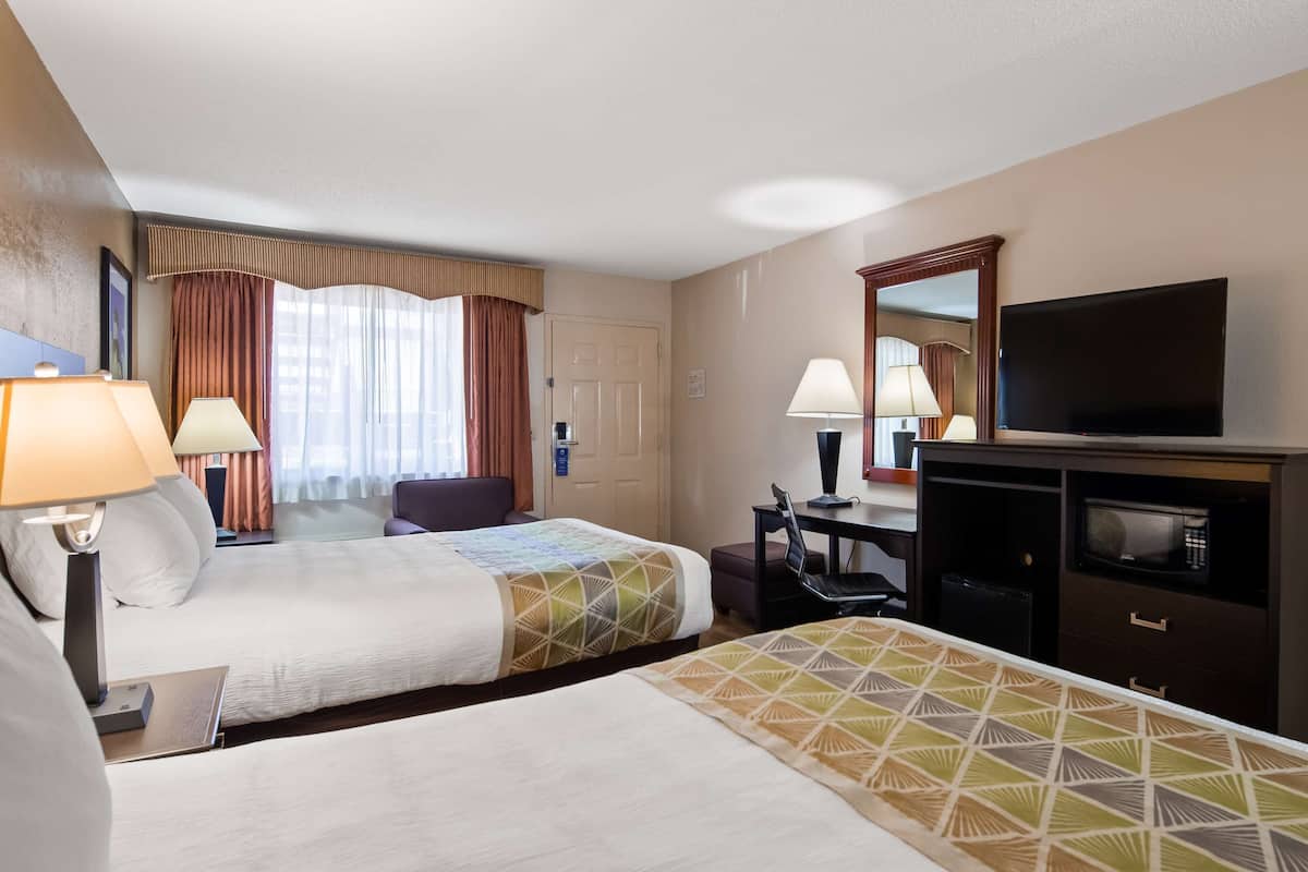 Desk, laptop workspace, iron/ironing board, free WiFi
