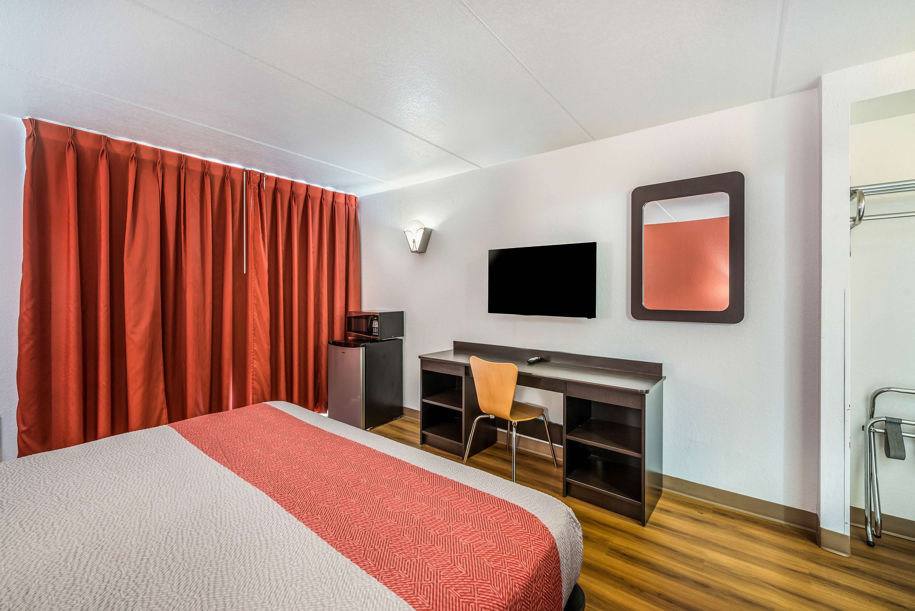 Desk, WiFi (free), bed sheets