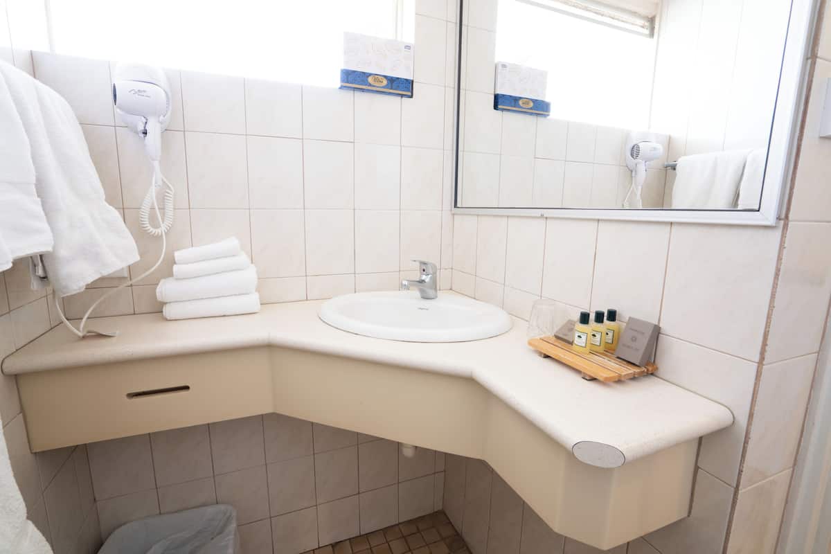 standard room (queen) | bathroom | free toiletries, hair dryer, towels