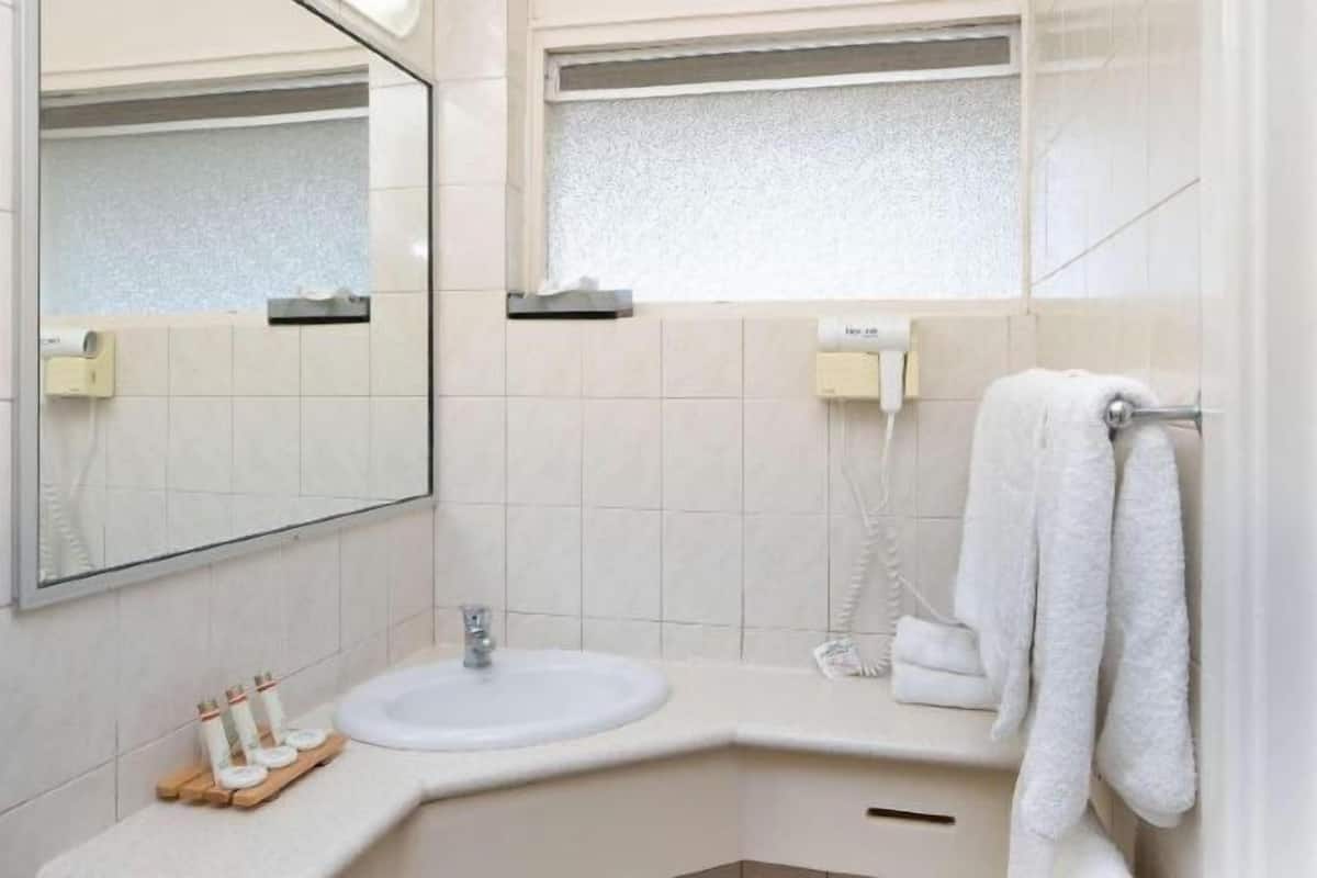 Banheiro | Produtos de toalete grátis, secador de cabelo, toalhas de banho