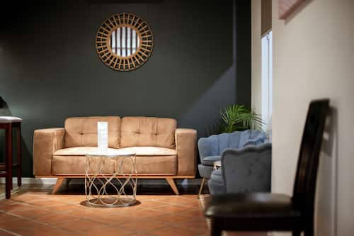 Lobby lounge