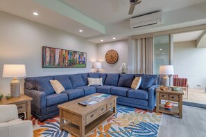 Vila Deluks, 1 kamar tidur (1303 Garden, 2 Bath) | Area keluarga | Televisi layar datar 32-inci dengan saluran TV kabel dan TV