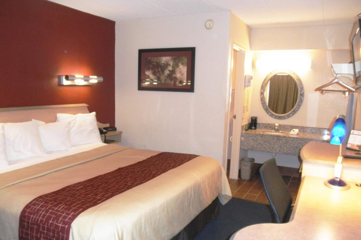 Desk, iron/ironing board, free WiFi, bed sheets