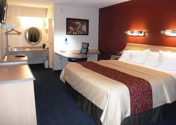 1 King Bed, Non Smoking Business | Desk, iron/ironing board, free WiFi, bed sheets