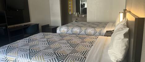 Escriptori, wifi gratuïta i roba de llit